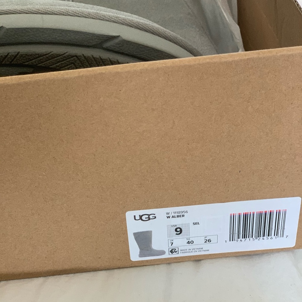 Brand new ugg shoe size 9 in the color grey